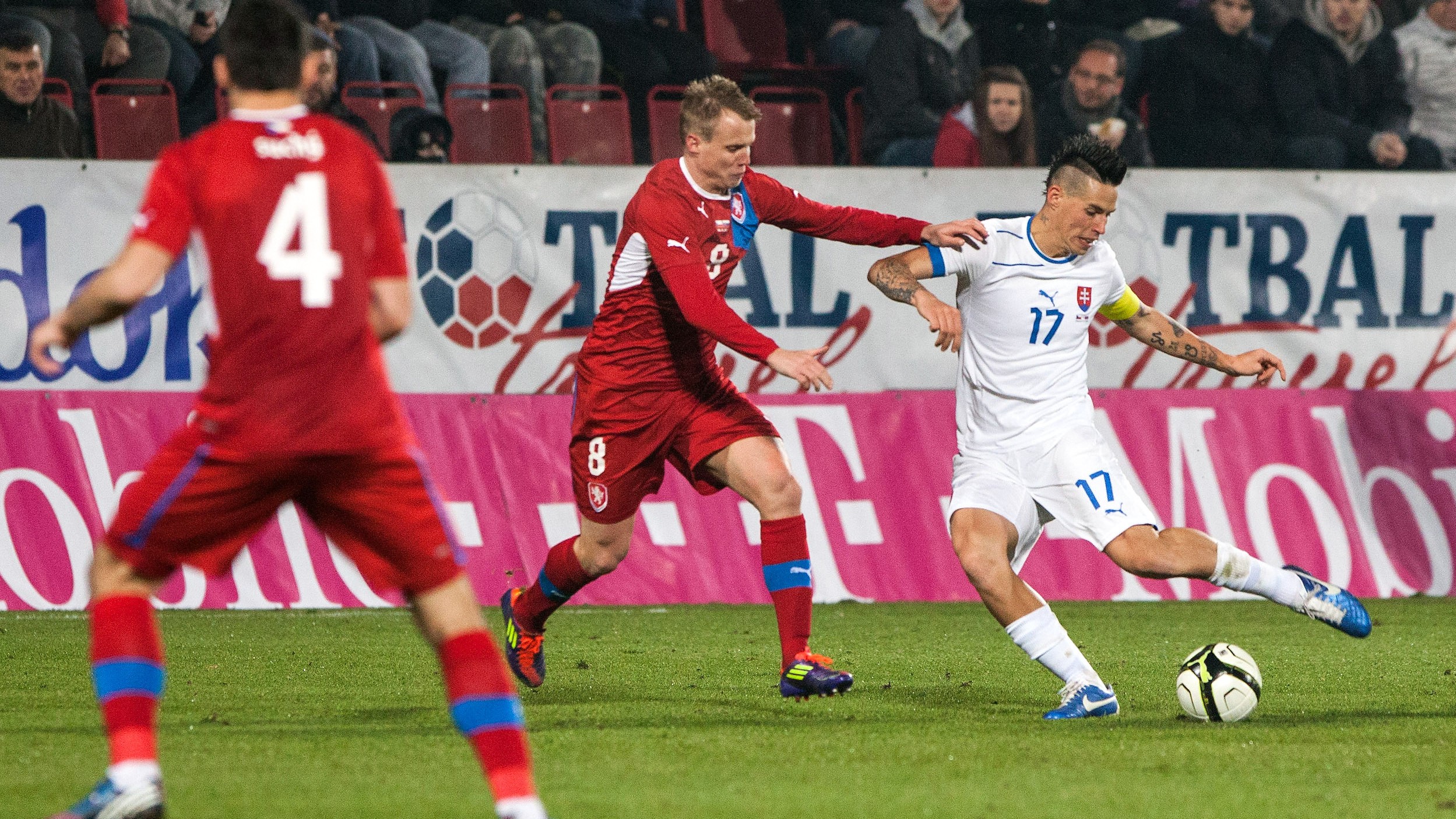 Súboj v Olomouci bol pre slovenských futbalových reprezentantov posledným v tomto roku. Rozlúčku s nim i s fanúšikmi si však predstavovali určite inak. Po slabej hre totiž podľahli domácim Čechom zahanbujúco 0:3! 